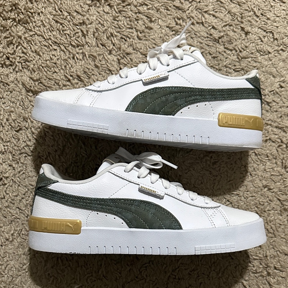 Puma Women’s Smash- White Sneakers with Green and Gold Highlights